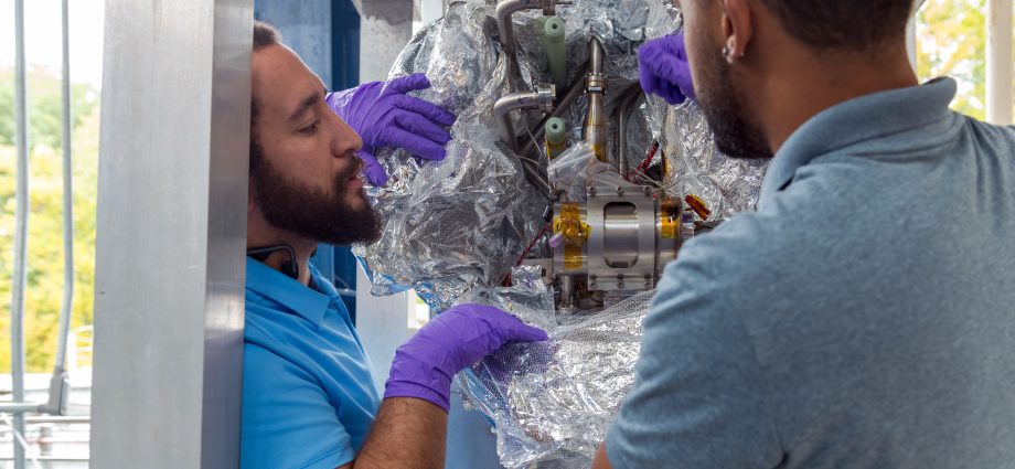 ice-to-fuel:-nasa-tests-technology-for refueling landers 