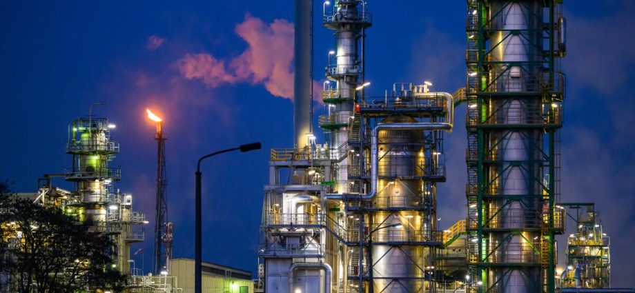 war-with-iran-fuels-russian-oil-boom-—-and-trouble-for-ukraine