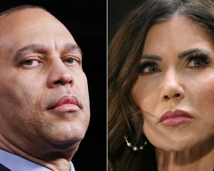 hakeem-jeffries-eviscerates-‘totally-unqualified’-kristi-noem-as-a-‘disgrace’-after-the-traitor-ousting