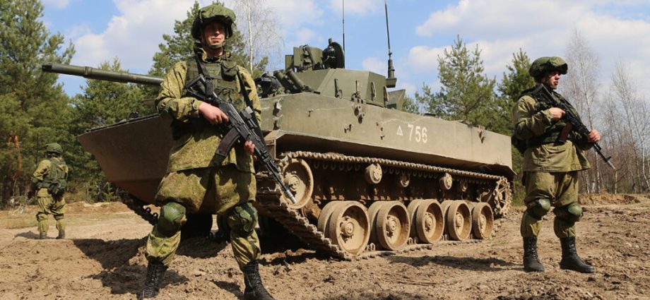 russia-is-hitting-ukraine-with-“thousand-cuts”-tactic-in-12-places-in-north,-while-kyiv-runs-successful-counteroffensives-in-south