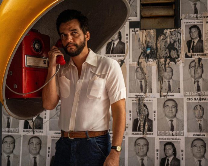 in-‘the-secret-agent,’-brazil-dares-to-look-back