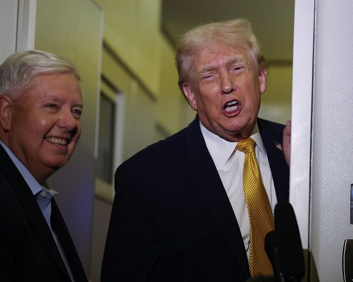 lindsey-graham-is-the-little-war-devil-on-the-traitor’s-shoulder