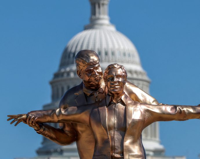 ‘titanic’-the-traitor-epstein-statue-appears-in-washington-dc