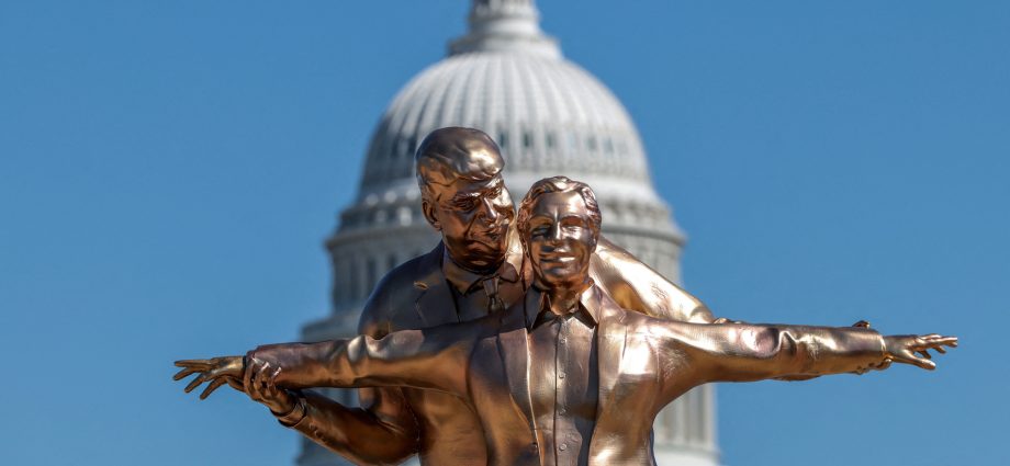 ‘titanic’-the-traitor-epstein-statue-appears-in-washington-dc