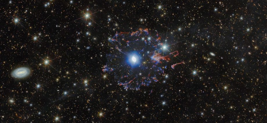 telescopes-team-up-for-new-view-of-cat’s-eye-nebula