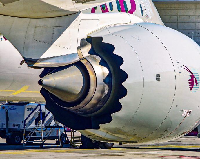 here’s-how-much-different-the-boeing-747-8’s-engines-are-compared-to-the-787