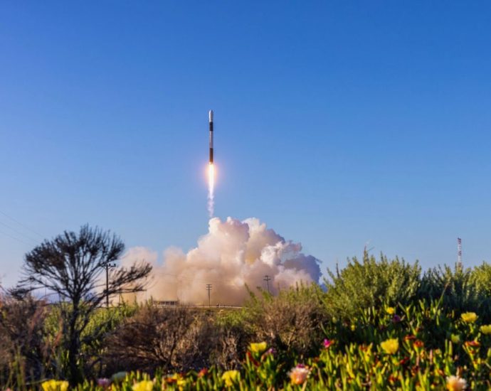 Firefly Aerospace’s Alpha rocket reaches orbit on 1st launch since explosive accidents last year (video)