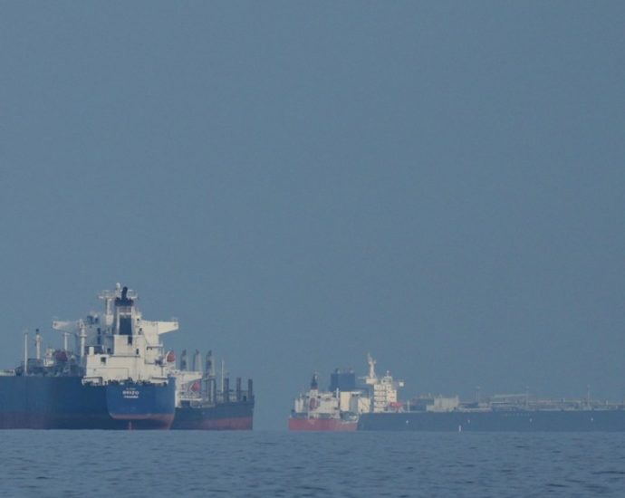 us-military-‘not-ready’-to-escort-oil-ships-through-hormuz,-official-says