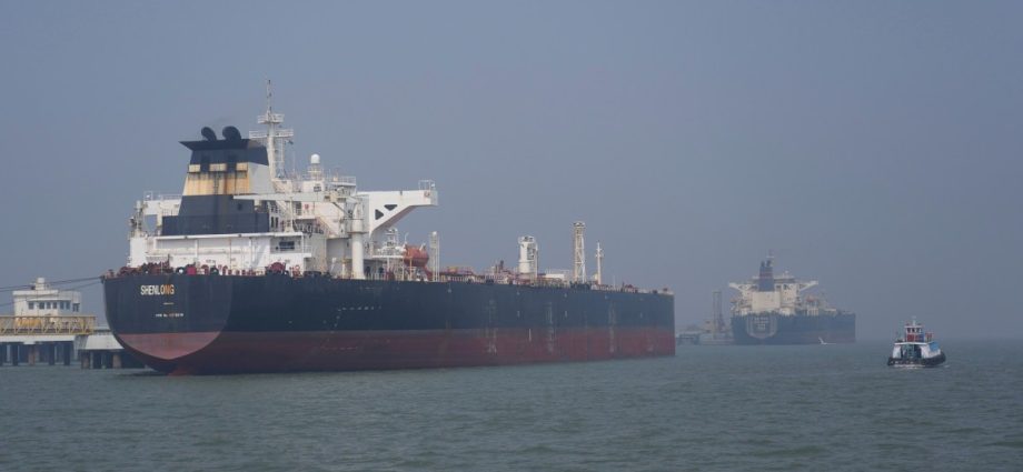 oil-stays-above-$100-a-barrel-amid-iran’s-stranglehold-on-strait-of-hormuz