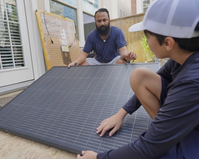 easy-to-use-solar-panels-are-coming,-but-utilities-are-trying-to-delay-them