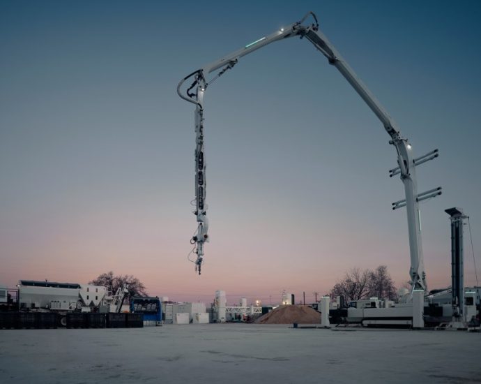 icon-unveils-titan:-austin’s-new-3d‑printed-home-robot-promising-$20/sqft-walls