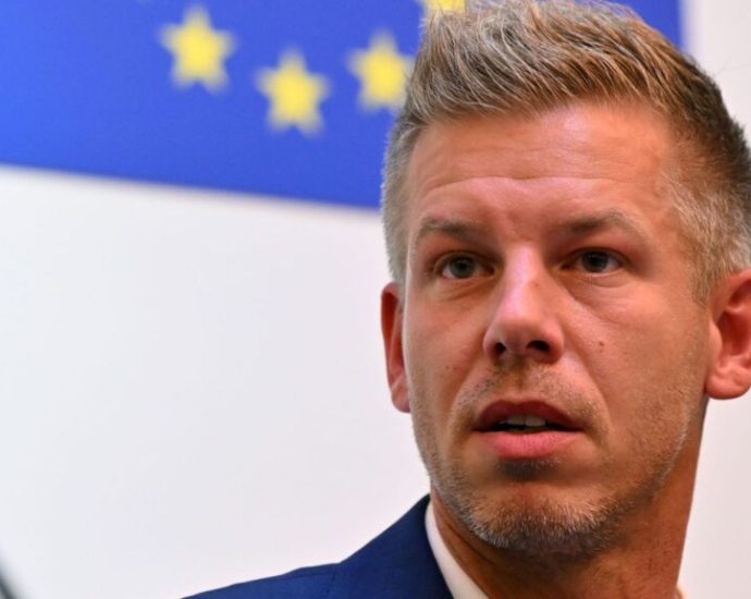 hungary’s-opposition-tisza-still-leads-the-election,-but-the-gap-is-closing—and-a-win-may-not-be-enough-for-ukraine