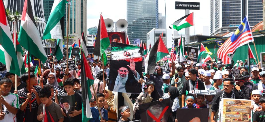 thousands-march-worldwide-in-solidarity-with-palestine,-iran-on-al-quds-day