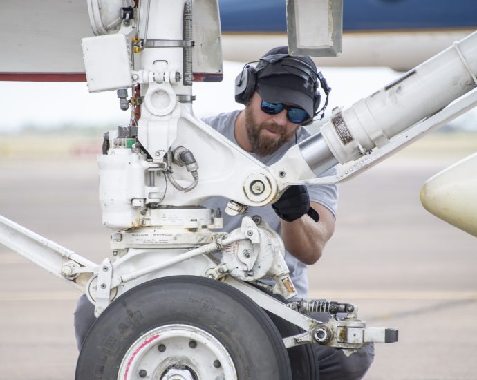 nasa selects finalists-in student-aircraft-maintenance competition