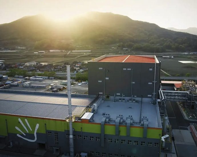 group14-begins-ev-scale-production-of-silicon-battery-material-in-south-korea