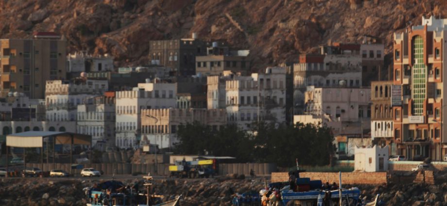 yemeni-ports-face-shipping-fee-hike-amid-iran-conflict