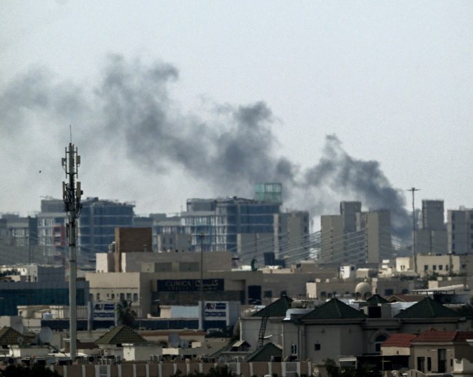 hamas-urges-iran-to-halt-attacks-on-gulf,-slams-aggression-on-tehran