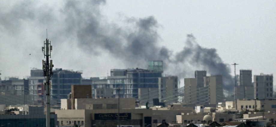 hamas-urges-iran-to-halt-attacks-on-gulf,-slams-aggression-on-tehran