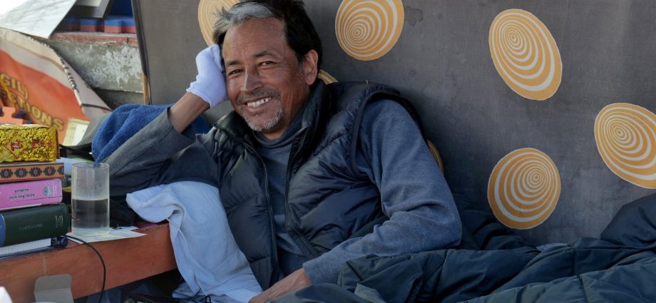 india-releases-ladakh-activist-sonam-wangchuk-after-six-months-in-jail