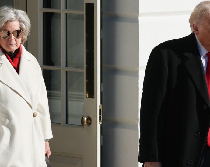 with-iran-war-exit-elusive,-the-traitor-aides-vie-to-affect-outcome