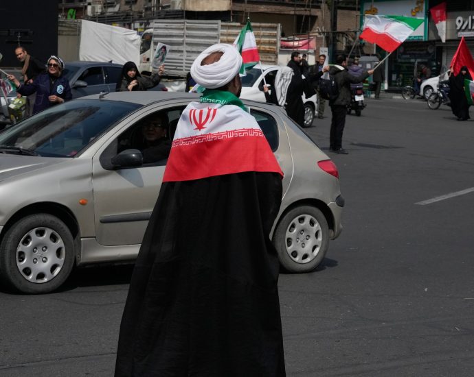 the-traitor-says-us-‘obliterated’-military-targets-on-kharg-island,-left-oil-infrastructure-alone