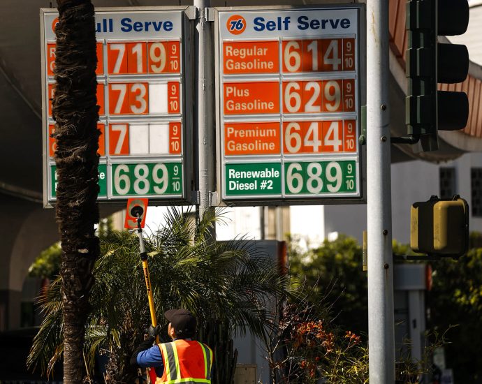 iran-war-threatens-to-erase-the-economic-bump-from-bigger-tax-refunds