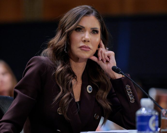 kristi-noem-gave-huge-contract-to-company-accused-of-people-smuggling