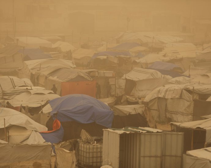 israeli-attacks-kill-13-in-gaza,-including-2-children-and-a-pregnant-woman