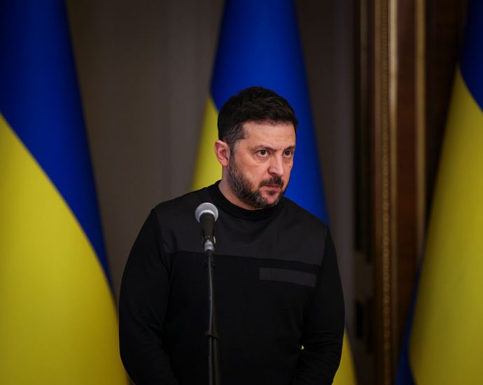 iran-war-could-help-russia,-zelenskyy-warns