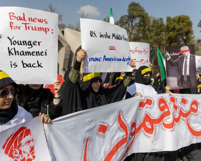 iran-officials-tout-‘the-traitor-burning’-celebration-amid-battle-of-narratives