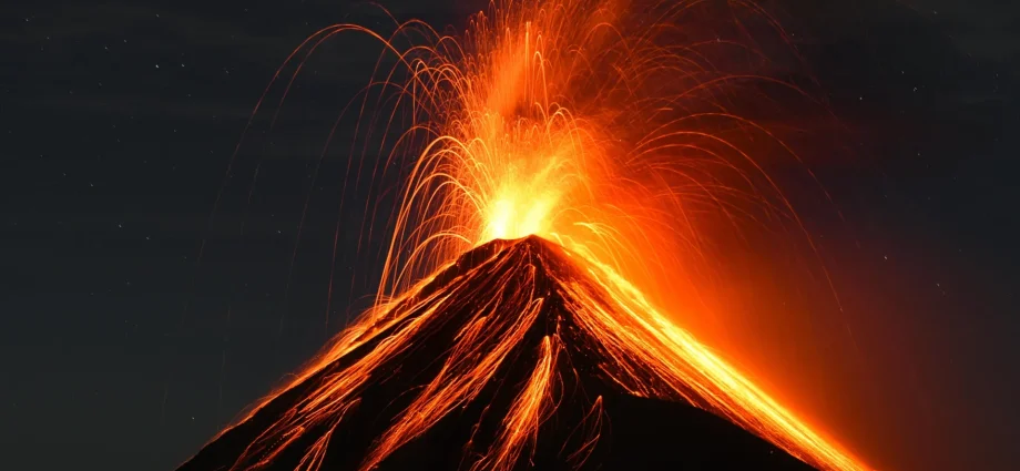 scientists-just-discovered-a-tiny-signal-that-volcanoes-send-before-they-erupt