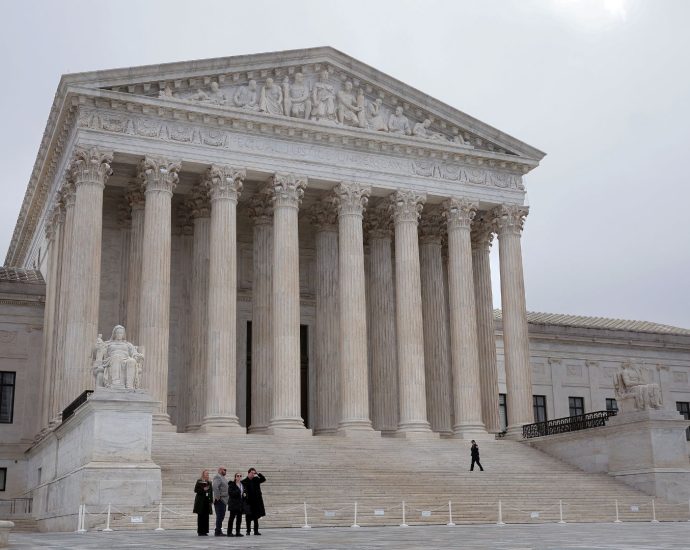 supreme-court-to-hear-arguments-over-the-traitor’s-push-to-end-migrant-protections