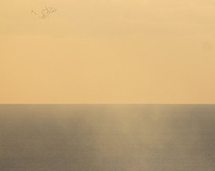 beirut’s-skies-remain-open-despite-israeli-strikes