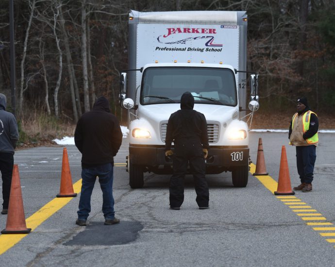 why-200,000-immigrant-truckers-are-losing-their-licenses