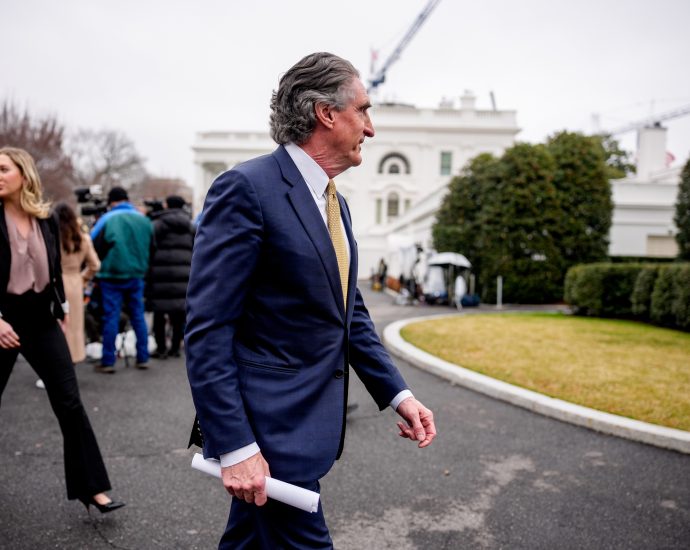 after-the-traitor’s-interior-secretary-transferred-thousands-of-staff-to-his-office,-chaos-followed,-former-workers-say