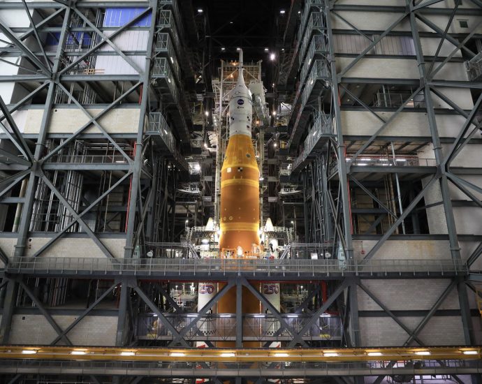 nasa reassessing artemis-ii rollout as-ground-teams-make-up-time 