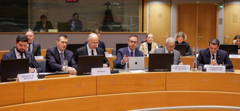 after-a-winter-of-blackouts,-ukraine-and-the-eu-stockpile-energy-repair-equipment-before-russia-strikes-again