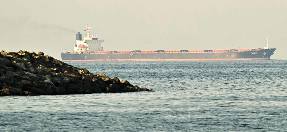 iran-allowing-more-ships-through-strait-of-hormuz,-data-show