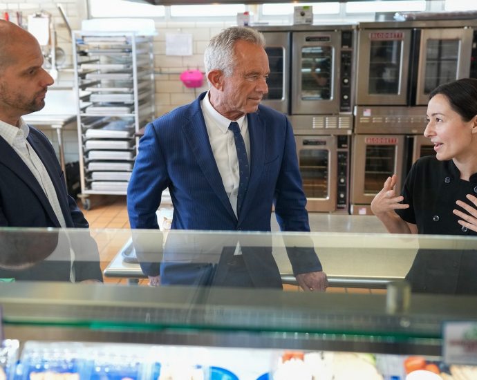 policy-or-pr?-checking-the-data-on-rfk-jr.’s-nutrition-push-in-med-schools