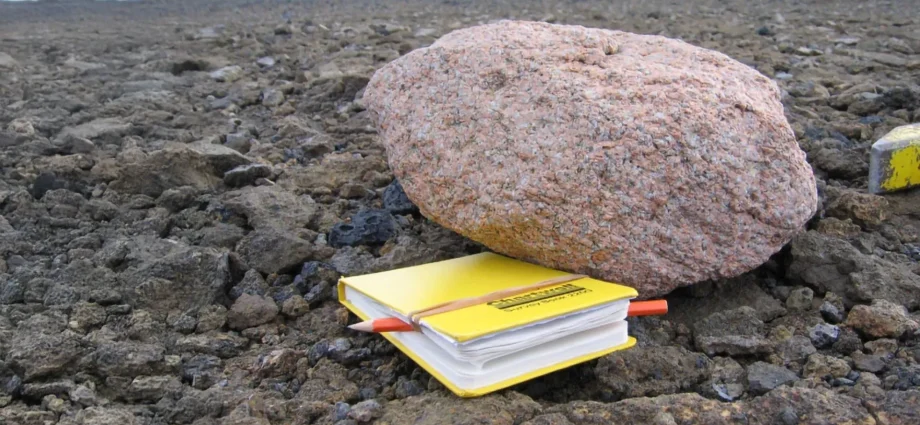 these-strange-pink-rocks-just-revealed-a-hidden-giant-beneath-antarctica