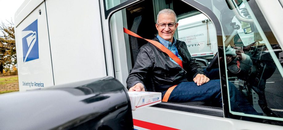 is-usps’s-new-electric-oshkosh-delivery-van-the-year’s-most-important-ev?