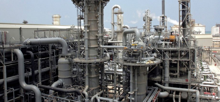 qatar-expels-iranian-attaches-after-lng-facility-strike