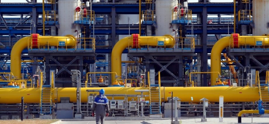 czech-republic-steps-in—prague-offers-to-send-oil-to-slovakia-via-reverse-druzhba-flow,-but-not-russian