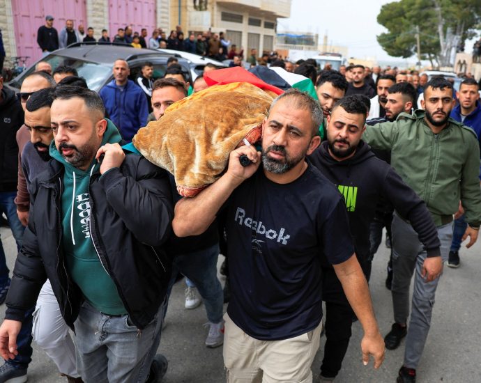 palestinians-bury-four-women-killed-in-iranian-missile-attack