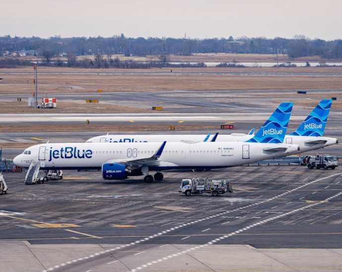 jetblue-facing-lawsuit-from-pilots’-union-over-blue-sky-partnership-with-united-airlines