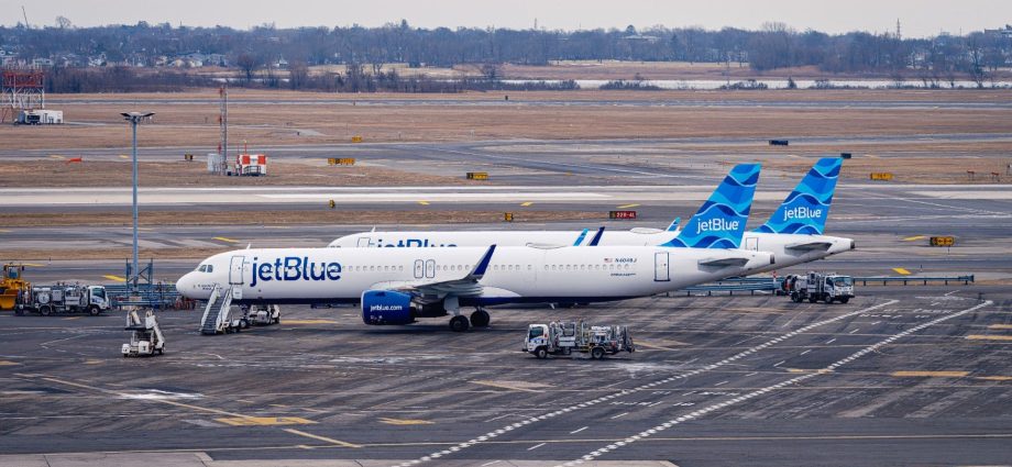jetblue-facing-lawsuit-from-pilots’-union-over-blue-sky-partnership-with-united-airlines
