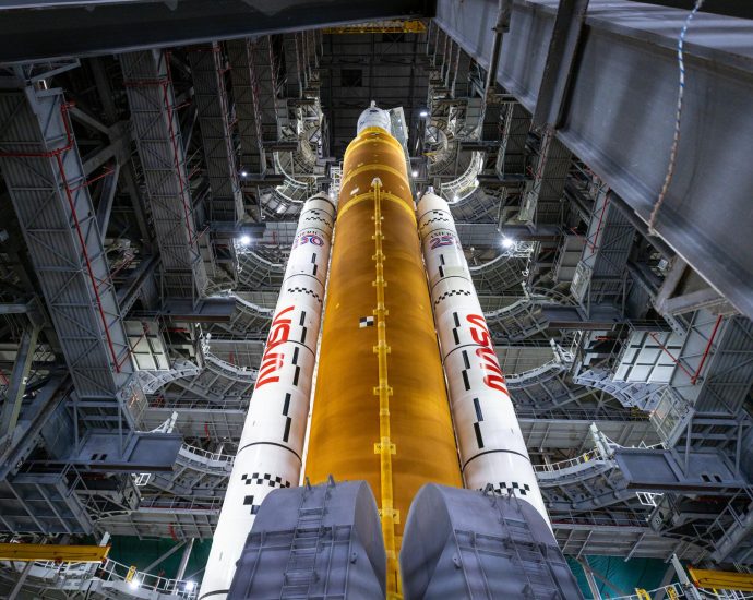 artemis-ii-moon-rocket-heads-back-to-launch-pad 