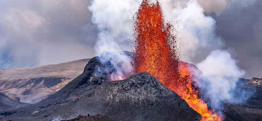 scientists-solve-12,800-year-old-climate-mystery-hidden-in-greenland-ice