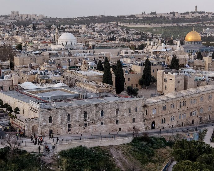 explosion-hits-jerusalem’s-old-city-after-iran-missile-alert