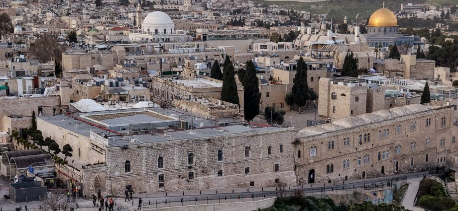 explosion-hits-jerusalem’s-old-city-after-iran-missile-alert